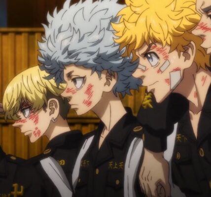 Takemichi berdiri berlumuran darah di bawah logo Tenjiku, dengan Mikey dan Izana di latar belakang — simbol pertarungan takdir di Tokyo Revengers 2025